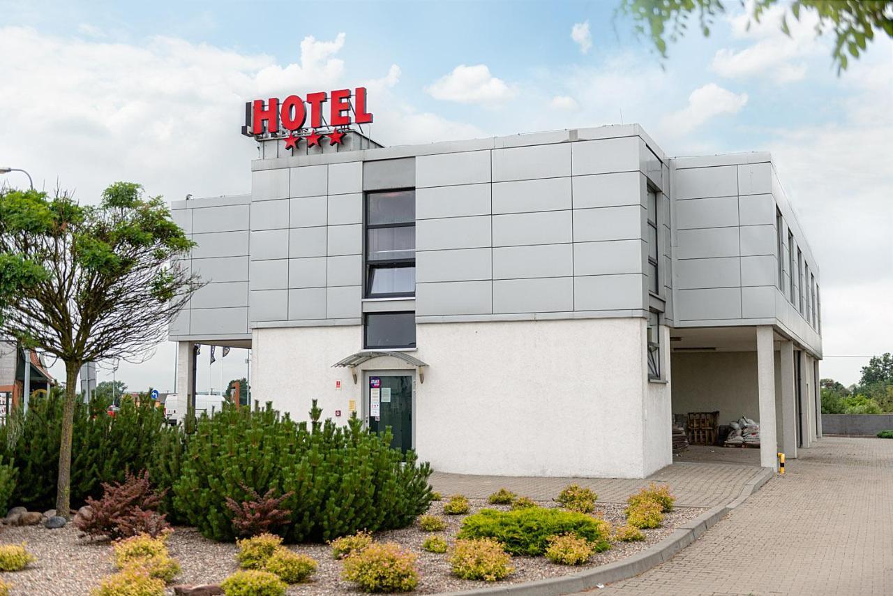 Hotel Police Police Mostowe Exterior photo